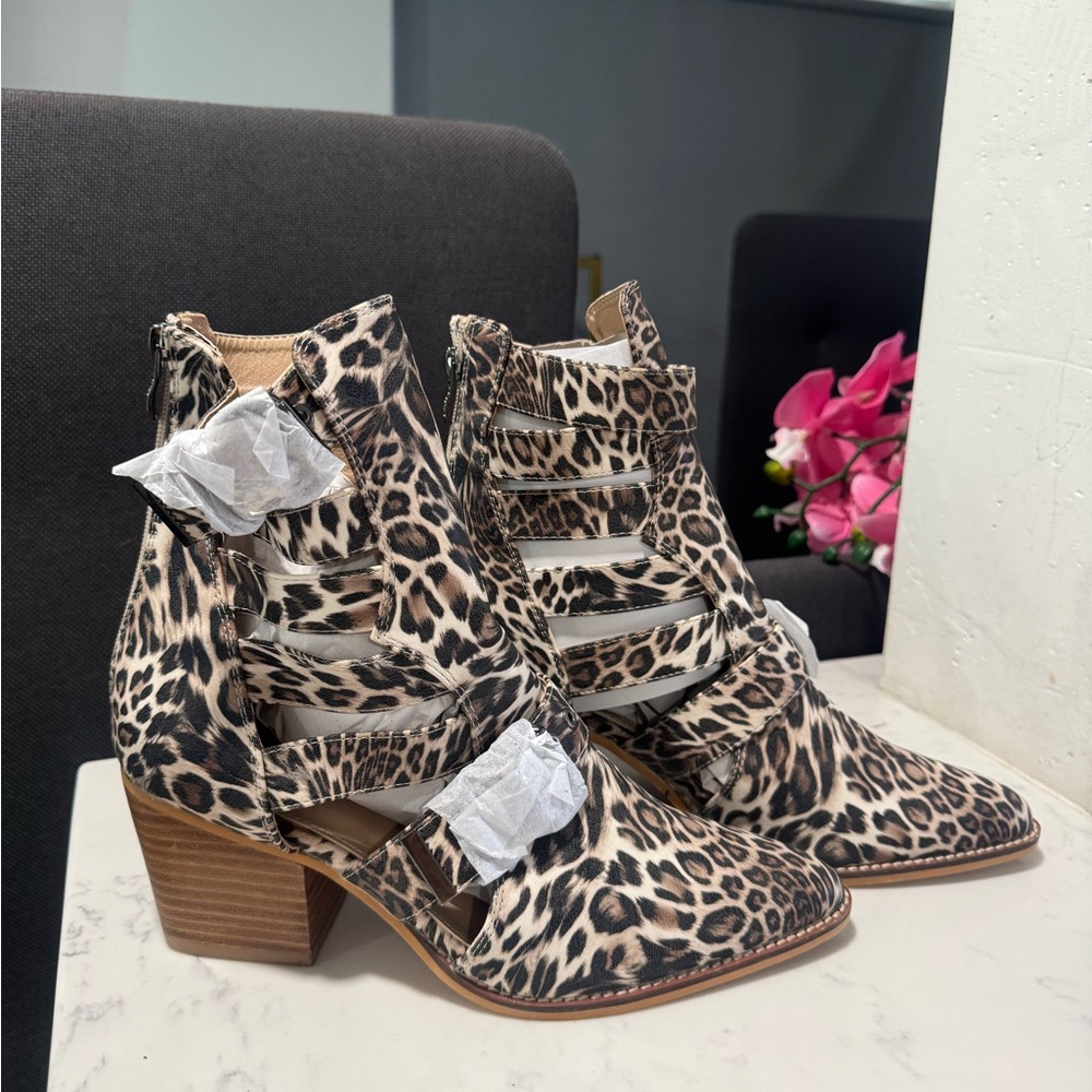 ARIDER GIRL Brown and Black Ankle Boots with Stacked Heel